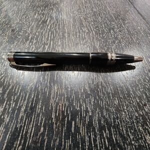 Modern Black Pen with Glossy Finish and Sleek Design